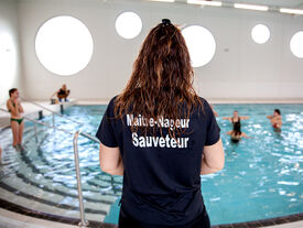 Bassin ludique et de détente est dédié aux activités d'aquagym, cardio, aquabike, running et circuit.