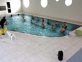 Bassin ludique et de détente est dédié aux activités d'aquagym, cardio, aquabike, running et circuit.