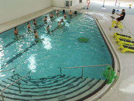 Bassin ludique et de détente est dédié aux activités d'aquagym, cardio, aquabike, running et circuit.