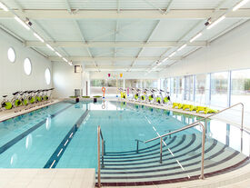 Bassin ludique et de détente est dédié aux activités d'aquagym, cardio, aquabike, running et circuit.