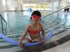 Le bassin ludique et de détente est dédié à la nage et aux activités d'aquagym, cardio, aquabike, running et circuit