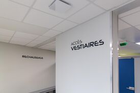 L'accès aux vestiaires de l'espace aquatique Rêvéo