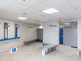 L'accès aux vestiaires de l'espace aquatique Rêvéo